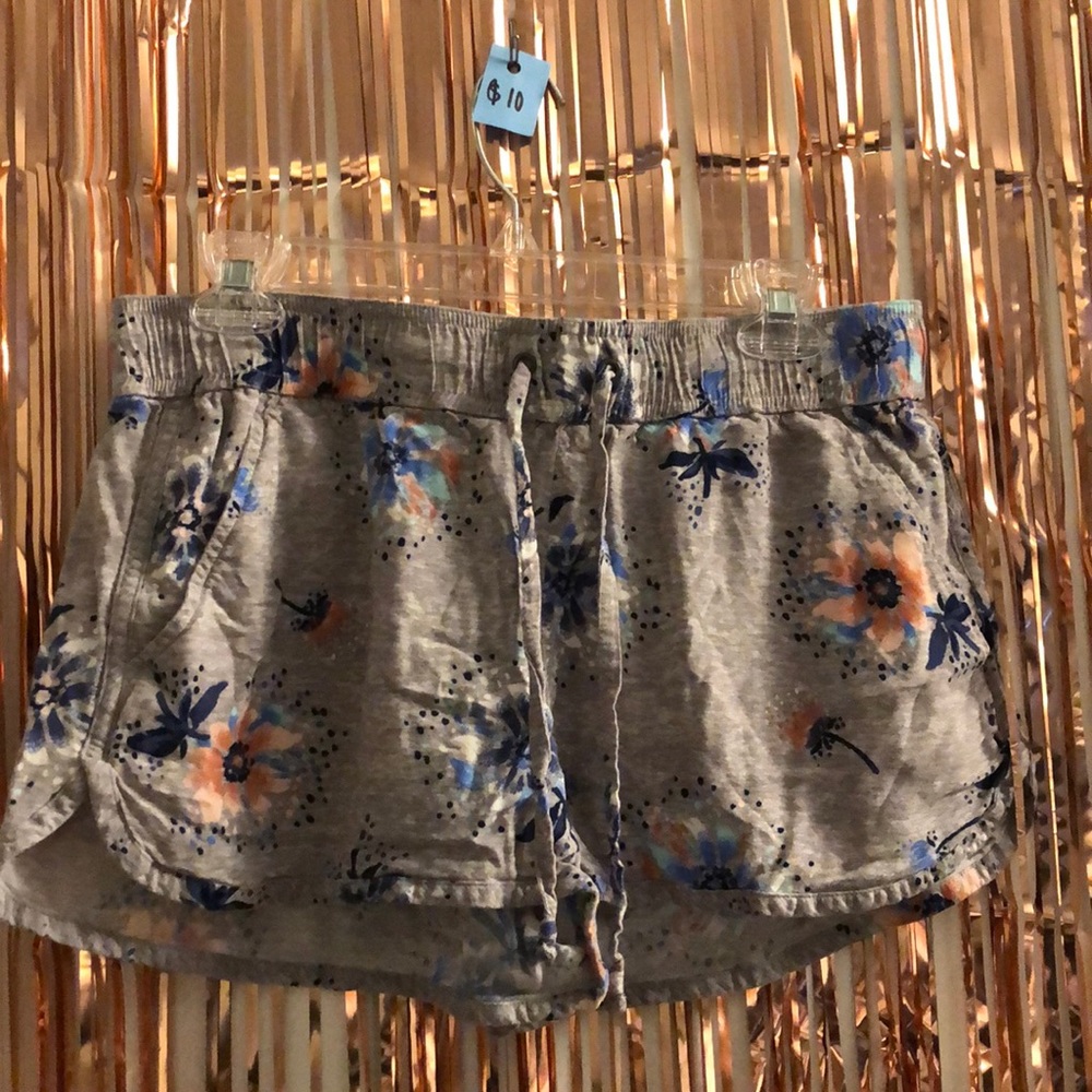 Gray stretchy shorts